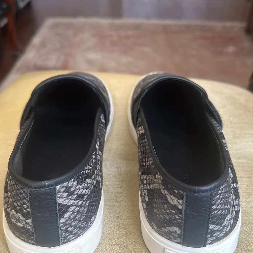 Vince Women's Blair Leather Slip On Sneakers Gray Snake Print Size 9.5